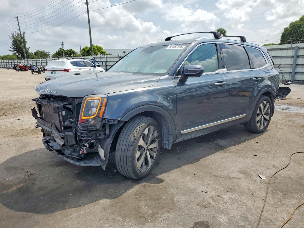 Photo of the 2021 KIA TELLURIDE EX