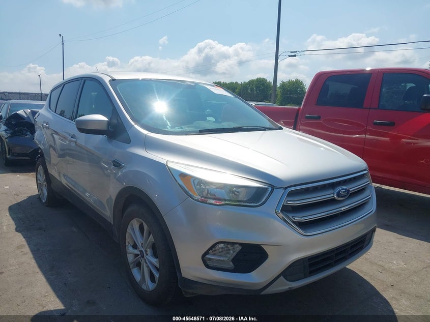 Photo of the 2017 FORD ESCAPE SE
