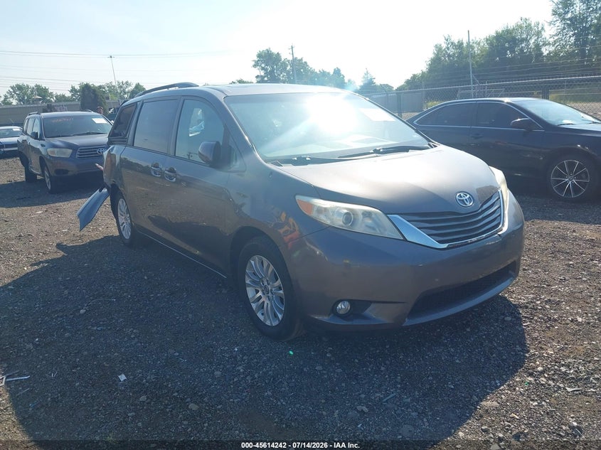 Photo of the 2011 TOYOTA SIENNA XLE V6