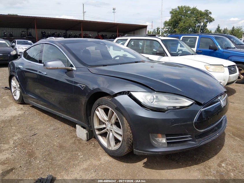 Photo of the 2015 TESLA MODEL S 70D/85D/P85D