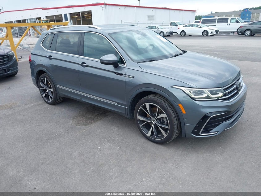 Photo of the 2022 VOLKSWAGEN TIGUAN 2.0T SEL R-LINE