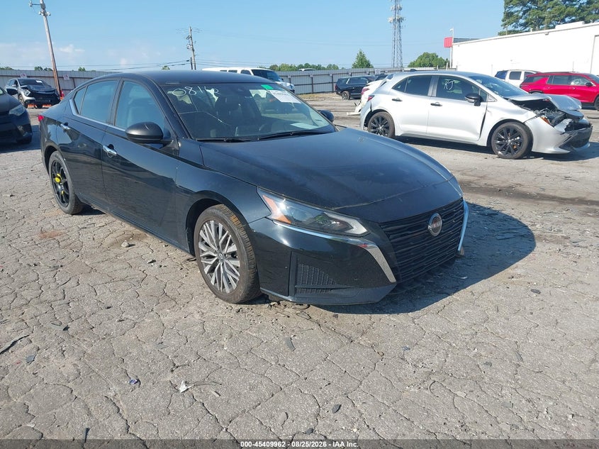 Photo of the 2024 NISSAN ALTIMA SV FWD