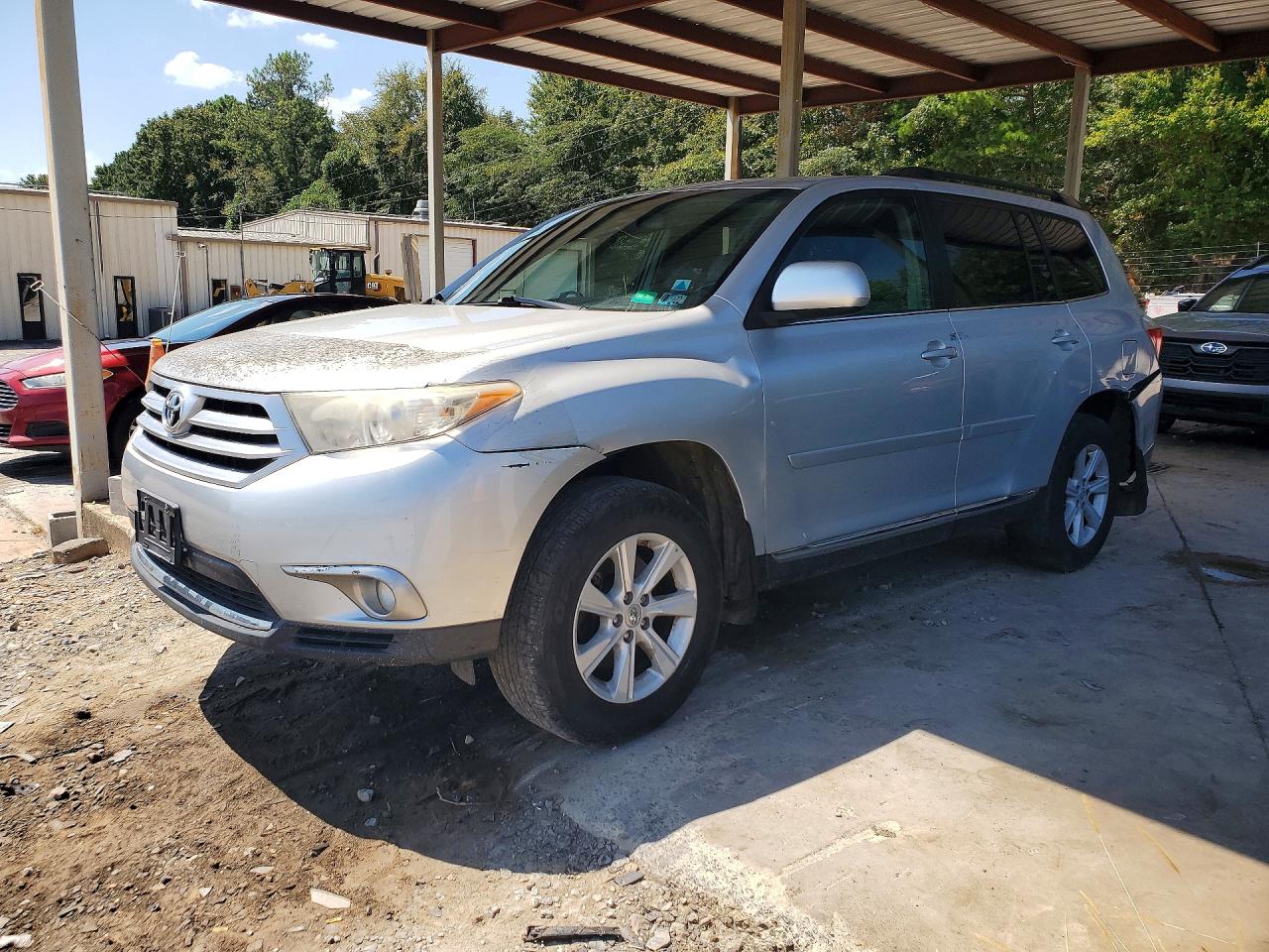 Photo of the 2013 TOYOTA HIGHLANDER BASE
