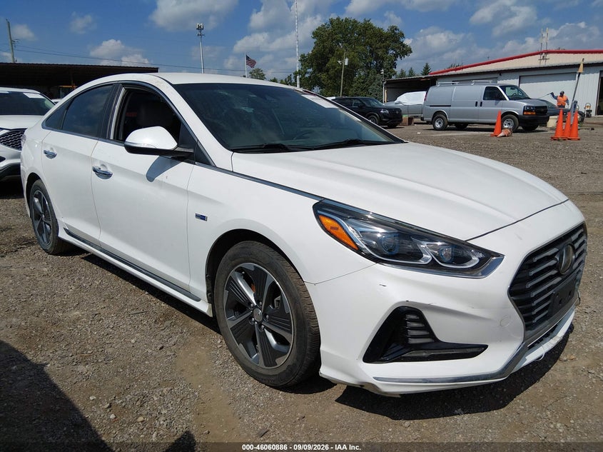 Photo of the 2019 HYUNDAI SONATA PLUG-IN HYBRID LIMITED