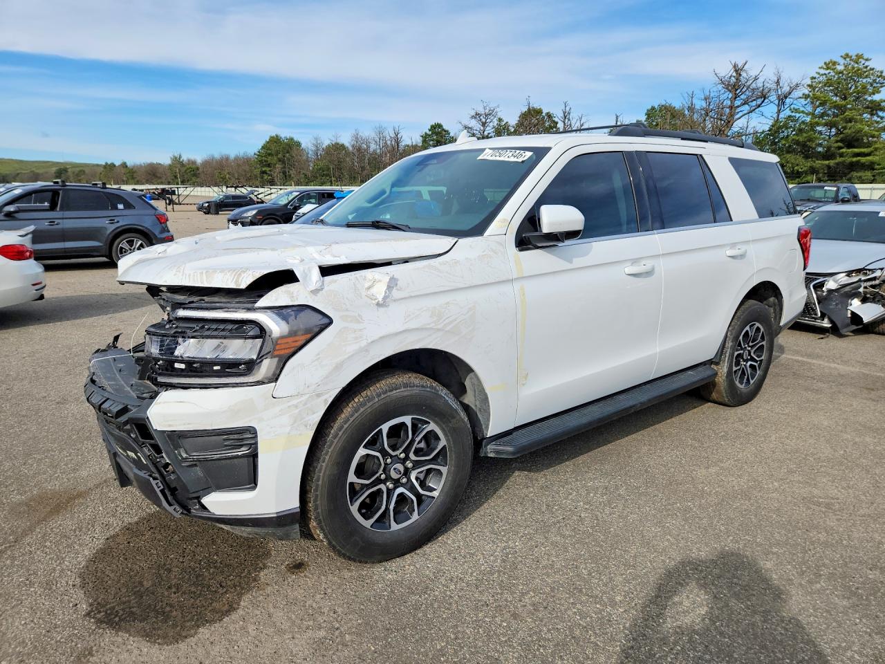 Photo of the 2024 FORD EXPEDITION XLT