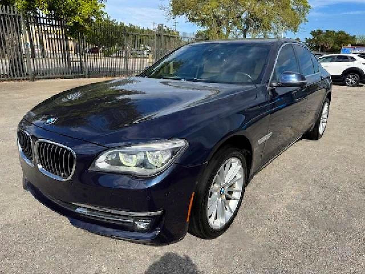 Photo of the 2015 BMW 750 XI
