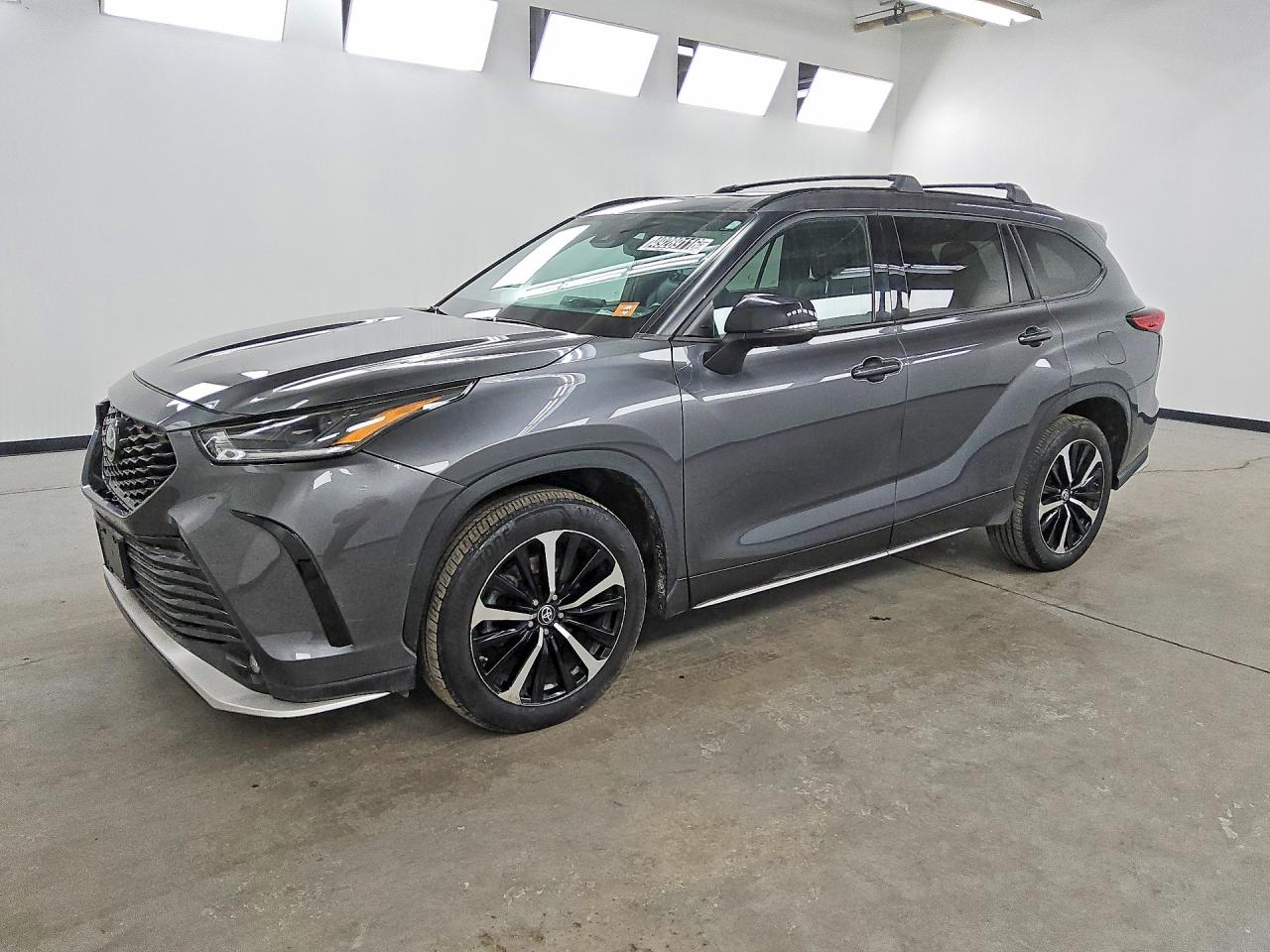 Photo of the 2022 TOYOTA HIGHLANDER XSE