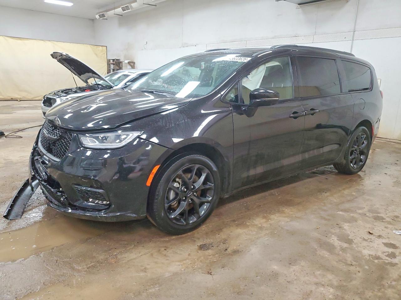 Photo of the 2024 CHRYSLER PACIFICA LIMITED