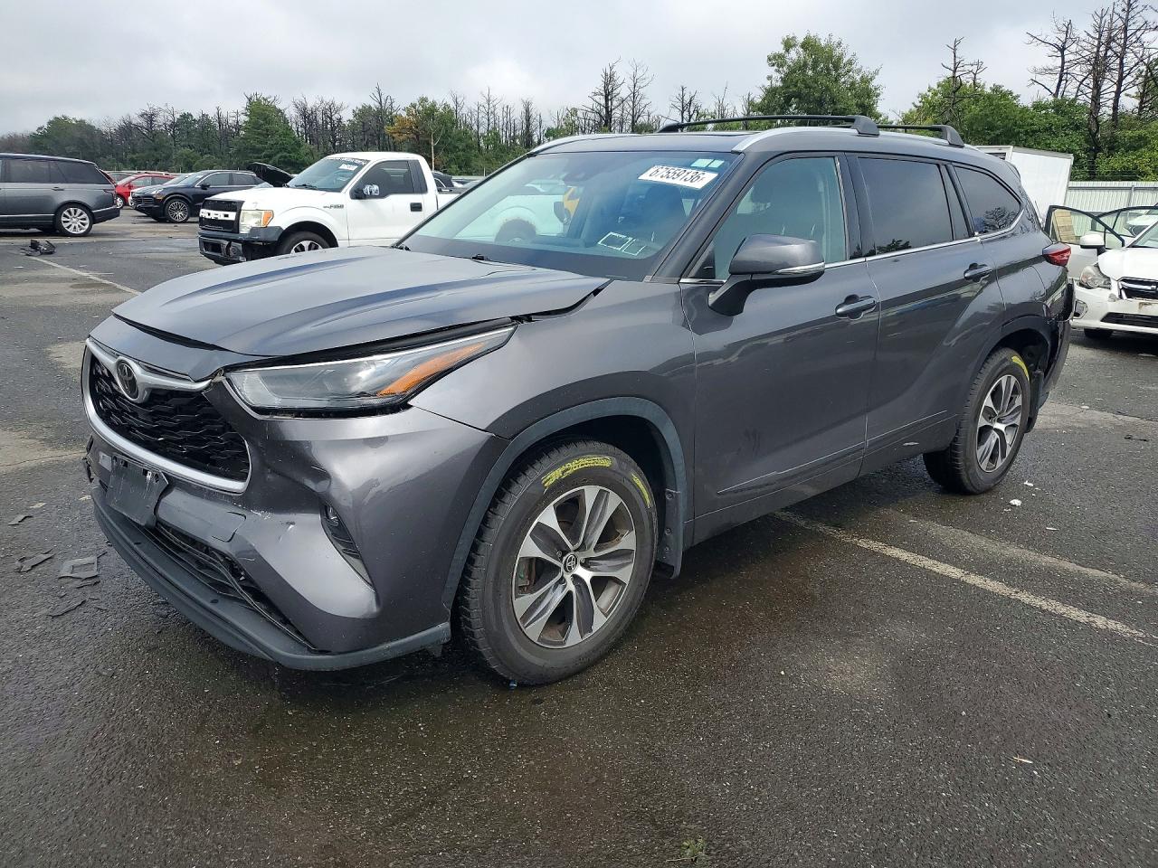 Photo of the 2022 TOYOTA HIGHLANDER XLE