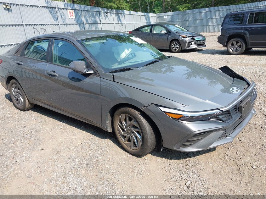 Photo of the 2024 HYUNDAI ELANTRA SEL