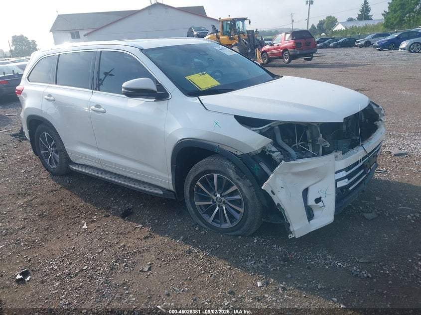 Photo of the 2017 TOYOTA HIGHLANDER XLE