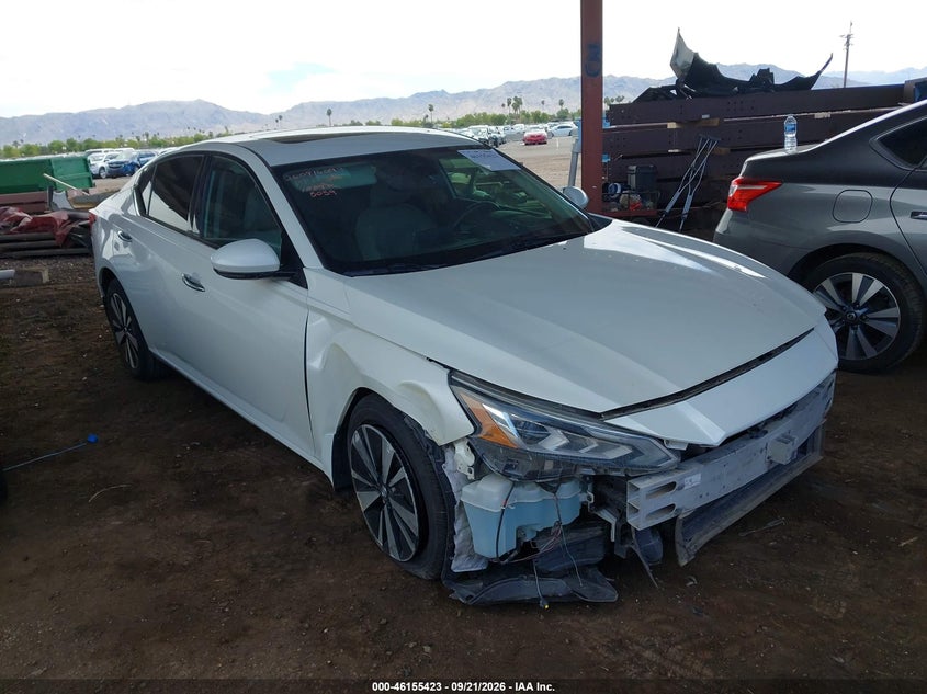 Photo of the 2020 NISSAN ALTIMA SV FWD