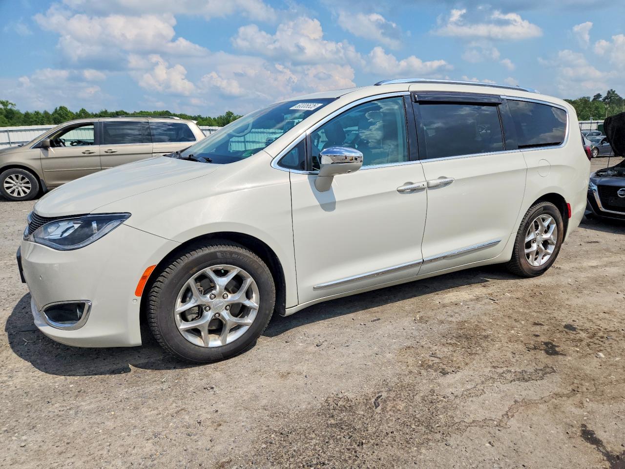 Photo of the 2017 CHRYSLER PACIFICA LIMITED