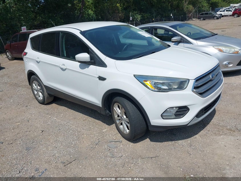 Photo of the 2017 FORD ESCAPE SE