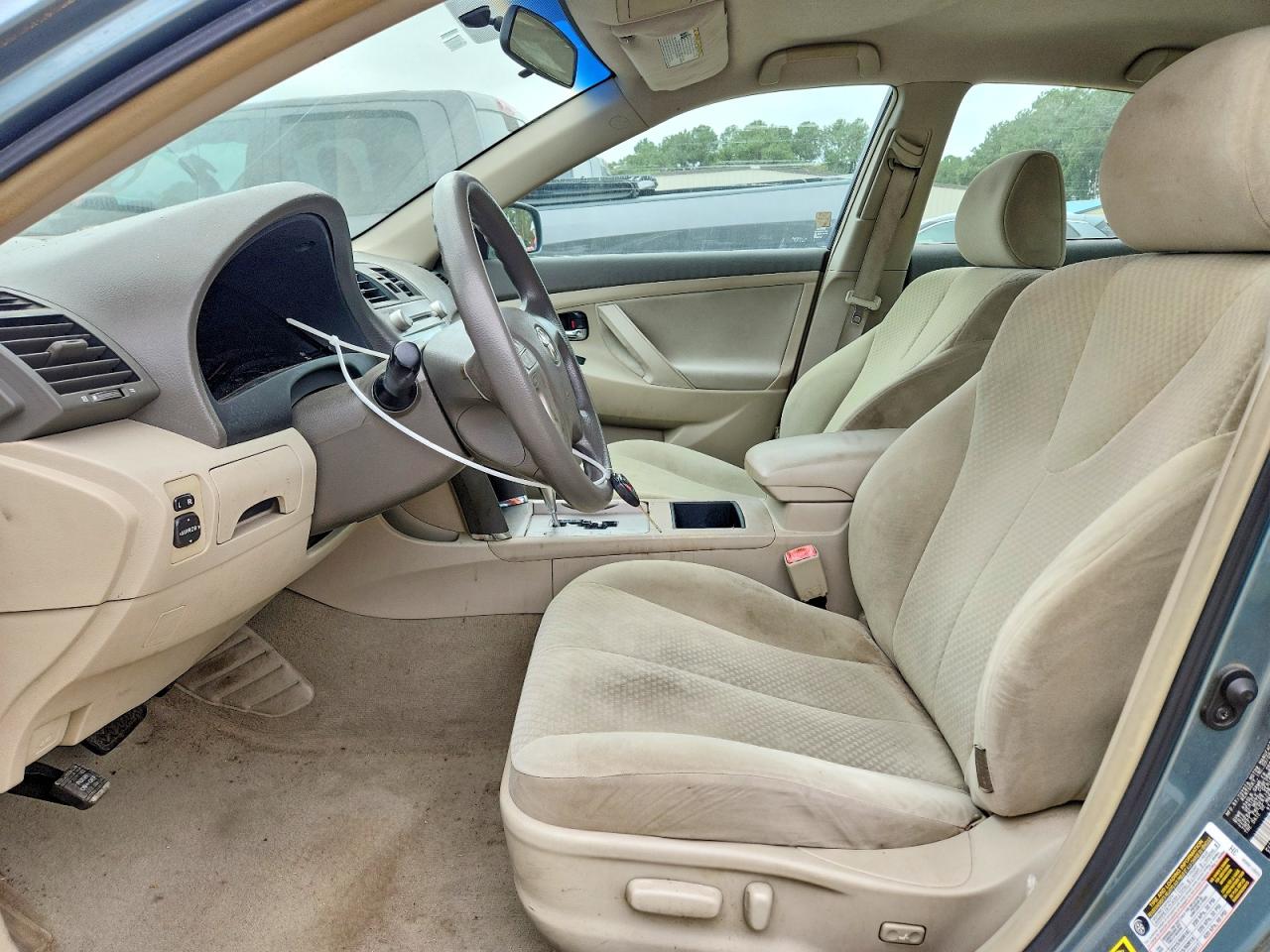 Photo of the 2009 TOYOTA CAMRY LE