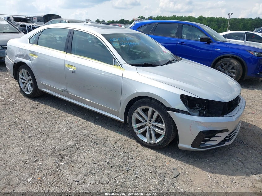 Photo of the 2019 VOLKSWAGEN PASSAT 2.0T SE R-LINE