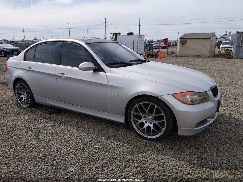 Photo of the 2006 BMW 325I