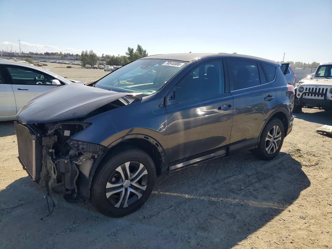 Photo of the 2018 TOYOTA RAV4 LE