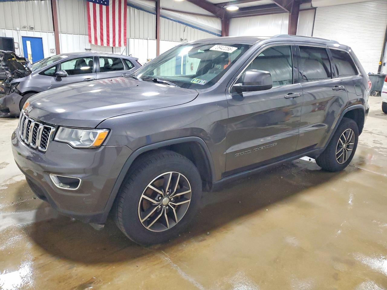 Photo of the 2018 JEEP GRAND CHEROKEE LAREDO