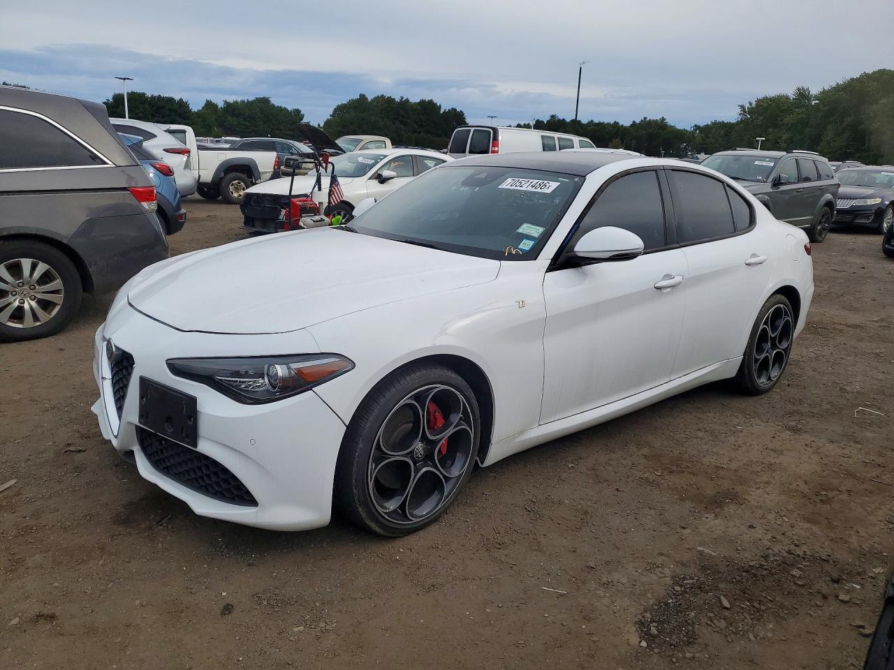 Photo of the 2022 ALFA ROMEO GIULIA SUPER