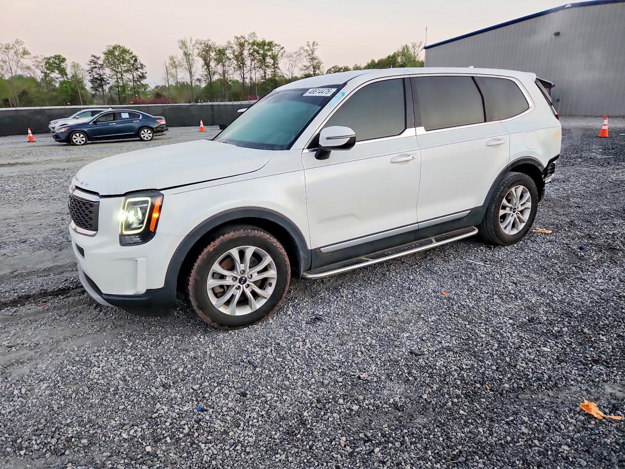 Photo of the 2021 KIA TELLURIDE LX