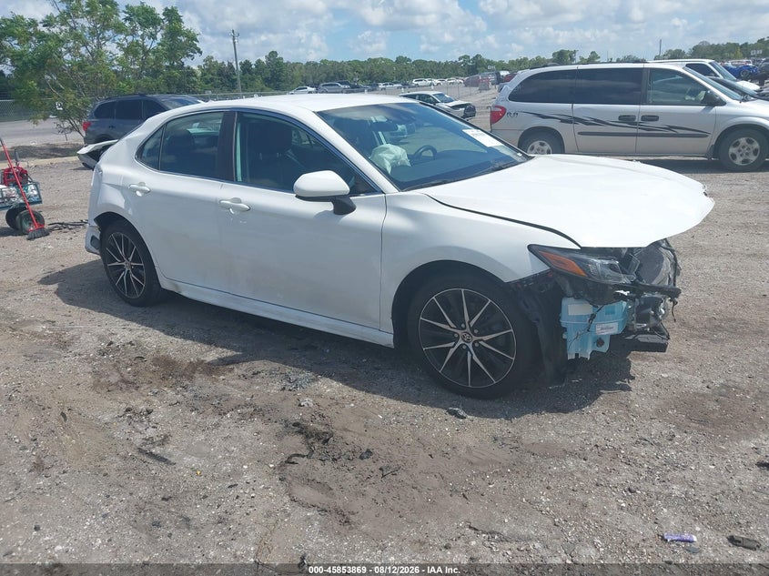 Photo of the 2021 TOYOTA CAMRY SE