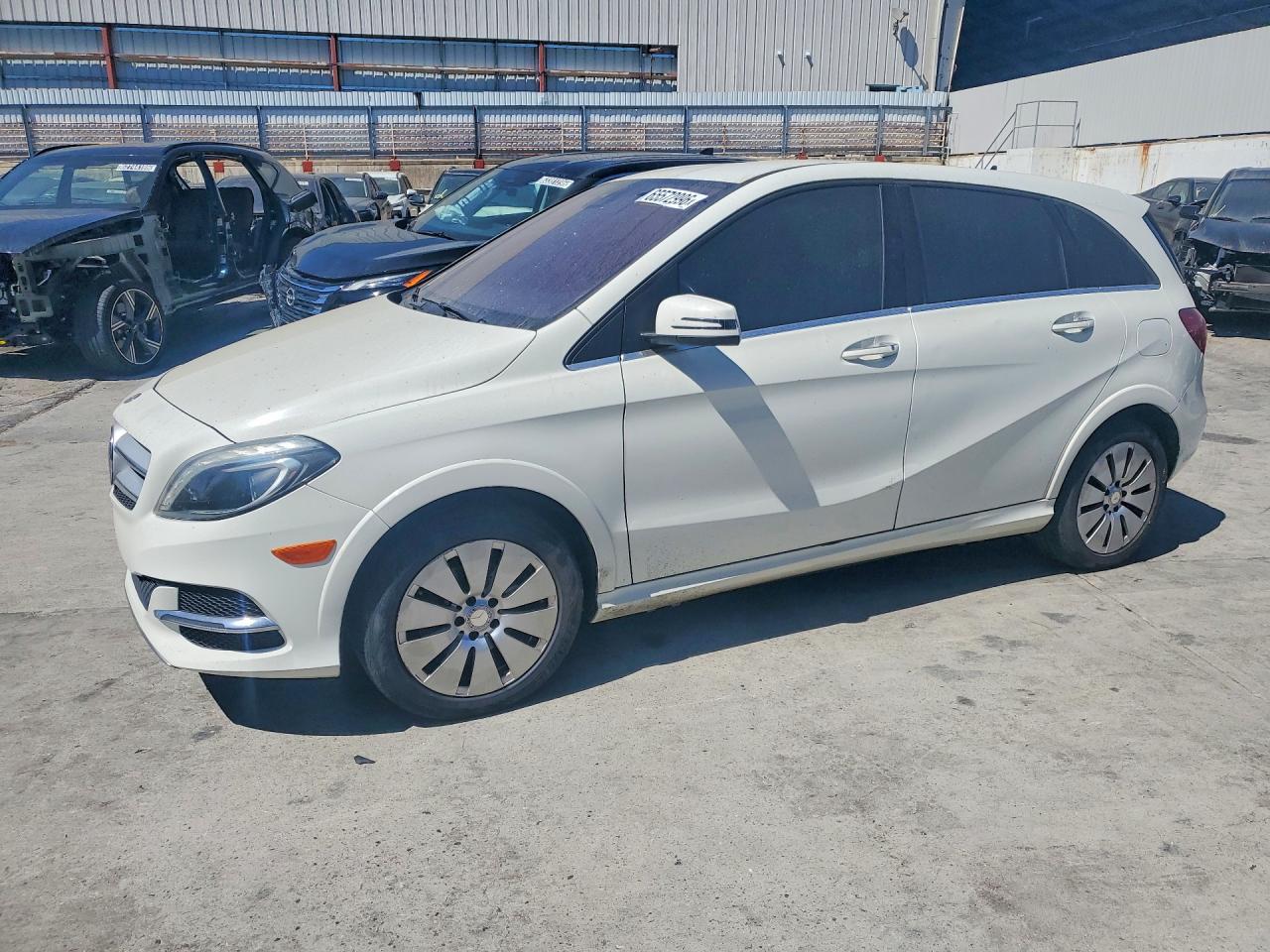 Photo of the 2016 MERCEDES-BENZ B 250E