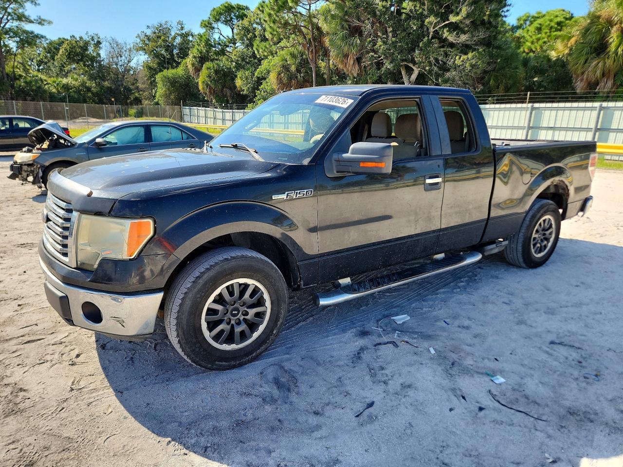 Photo of the 2010 FORD F150 SUPER CAB