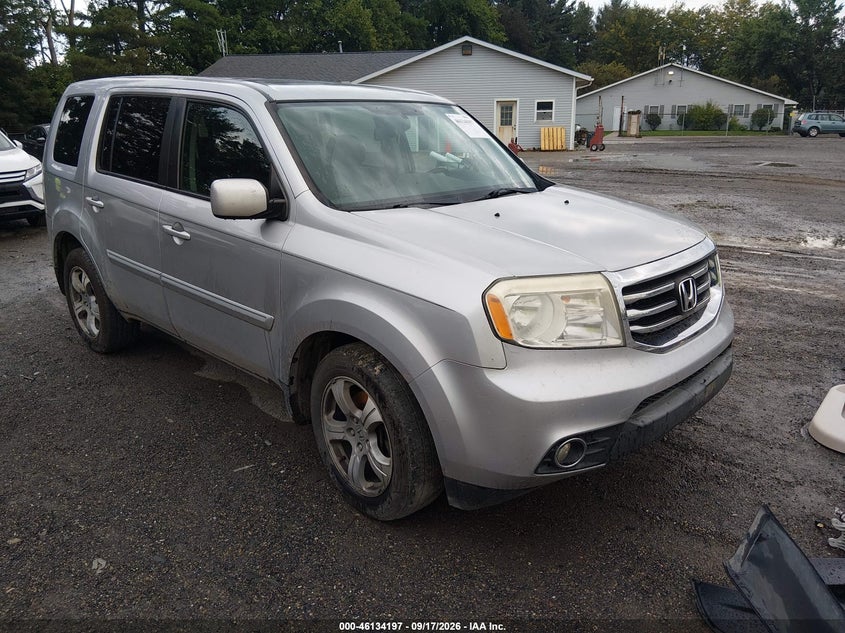 Photo of the 2015 HONDA PILOT EX-L