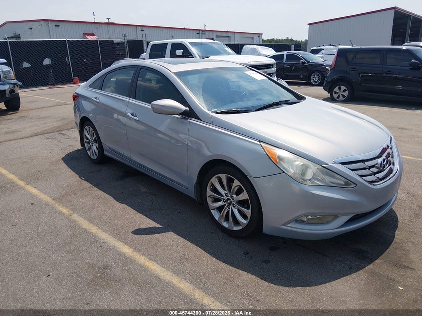 Photo of the 2013 HYUNDAI SONATA SE