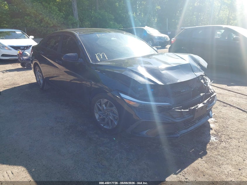 Photo of the 2024 HYUNDAI ELANTRA SEL